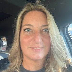 Meet your Posher, Lorie